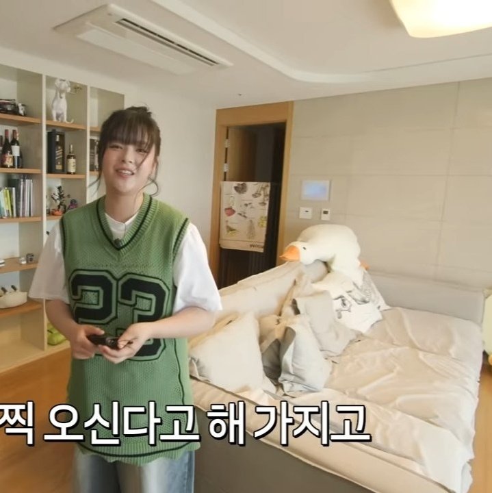 jeongsbtch's tweet photo. oh to be jeongyeon's wife 🥺 https://t.co/8rK2mdmLUw