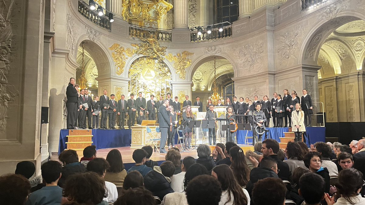 Magellan_arts's tweet image. C’était une journée riche en découvertes et en surprises pour les 62 élèves des trois classes orchestres du collège Magellan à Versailles ! @CMBV  @CVersailles et @LeMontansier C’était un plaisir ! Merci Mme @GDichamp pour l’organisation ! 🎉🎉🎉