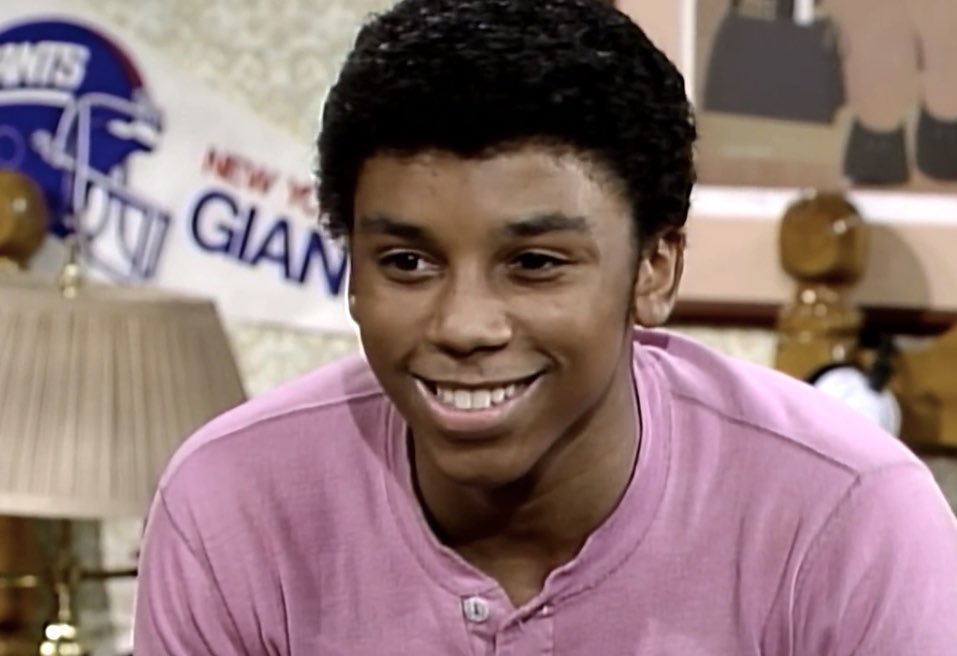 RetroNewsNow's tweet image. 📺On January 30, 1986, Carl Anthony Payne made his first appearance on ‘The Cosby Show’ as Theo’s best friend, Cockroach