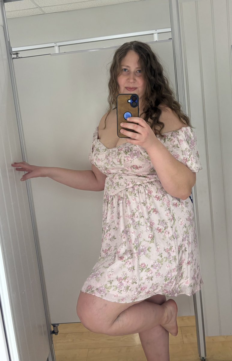 CheekyChelsea2k's tweet photo. If you can’t smell the flowers, wear them! 🌷🌸🌼🌹
#dress #flowerdress #floraldress #ootd #outfitideas #cutegirl #prettylady #pretty #explore #explorepage https://t.co/aHaYsaPj6j