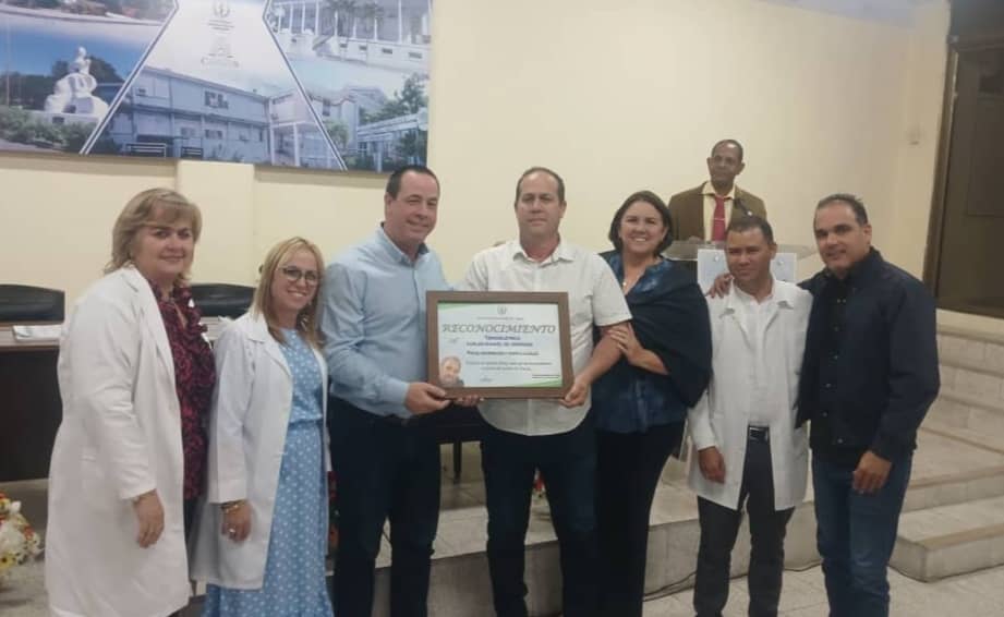 🇨🇺 Durante el balance de trabajo de #Salud en la provincia de #Cienfuegos, realizado este jueves, insistimos en aprovechar las experiencias del 2024 para perfeccionar la labor en nuestras instituciones a favor de la vida de nuestro pueblo, un empeño que nos compete a todos.