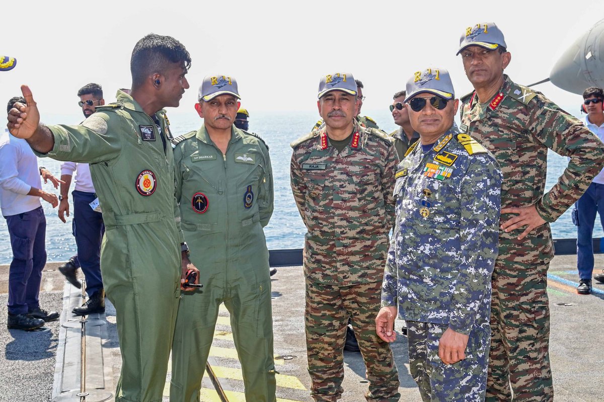 indiannavy's tweet photo. A momentous occasion!
Lt Gen Johnson P Mathew #CISC, Lt Gen NS Raja Subramani #VCOAS, VAdm K Swaminathan #VCNS, Air Marshal SP Dharkar #VCAS and Lt Gen Ajay Kumar, DG Infantry embarked @IN_R11Vikrant off the West coast on #30Jan, to witness Joint Phase of #TROPEX25. The visit aims to provide an insight to the senior hierarchy on #maritimeoperations.
#Jointness #OperationalSynergy
#IndianArmedForces
@SpokespersonMoD @HQ_IDS_India @adgpi @IAF_MCC
