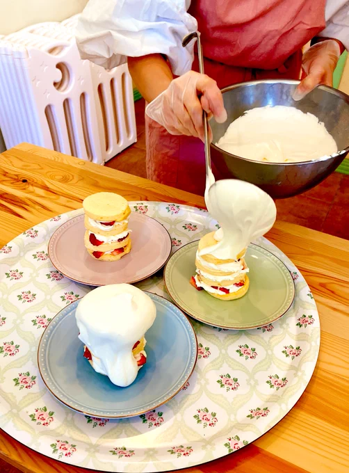 地元のケーキ屋さんのイートインで超限定とろとろショートケーキゴローもビックリだよ 
