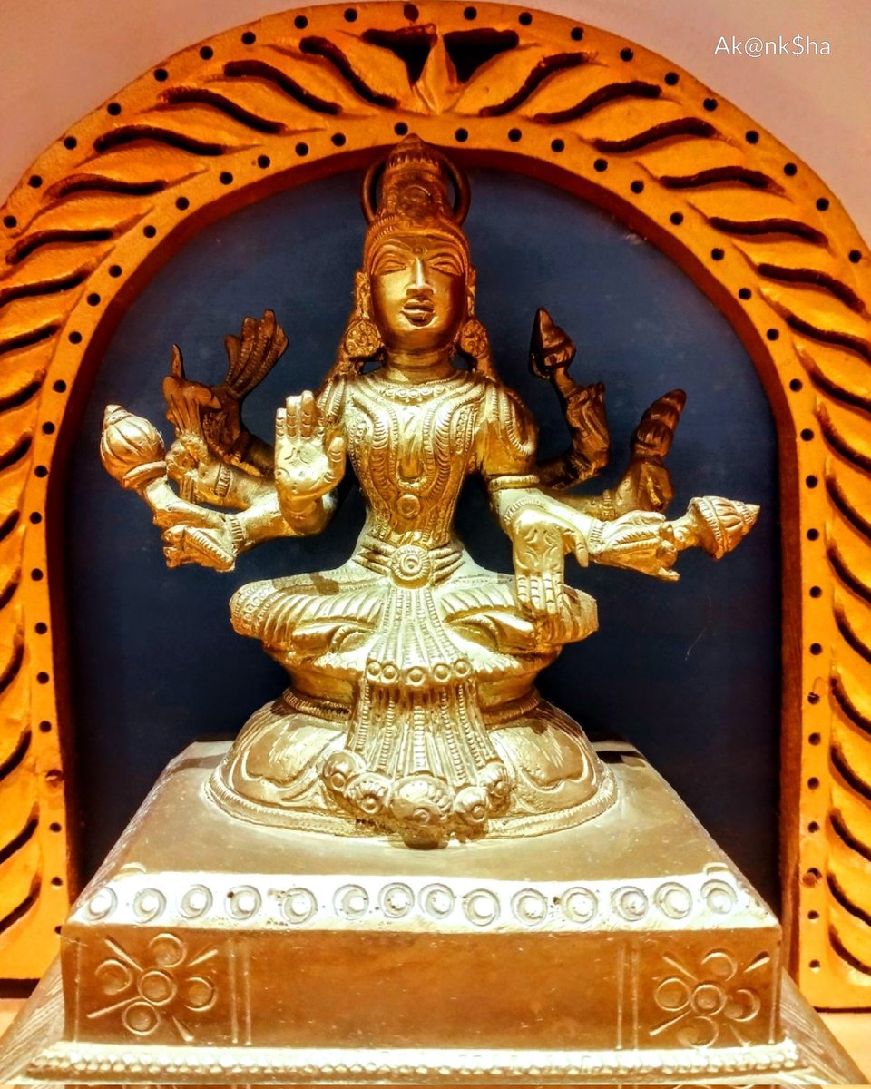 Wanheda97531's tweet photo. Dhan dhany samriddhi ki devi bhagwati lakshmi 🙌 https://t.co/a2y2Xjd6ww
