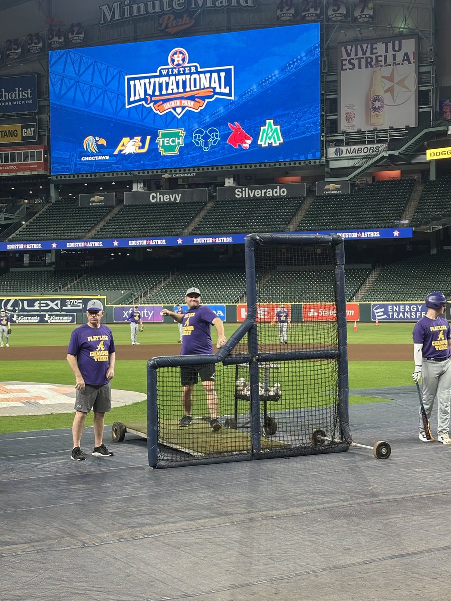 Look at that Butler Bulldog, Marietta College alumni throwing BP for Ashland University at the Houston Winter Invitational this weekend! Go Eagles