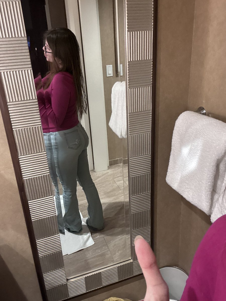 mysteryymachin's tweet photo. hypothetically, what if i offered gfe (girlfriend experiences) any takers ? #gfe #applications #ddlg #gooner4gooner #orgasm #simp #obsessoverme #makemeyours #nsfwtwt #useme #letmebeyourgirl #experiences #trending #solocontent #contentcreator #goalto500 https://t.co/YqI7Piv9oB