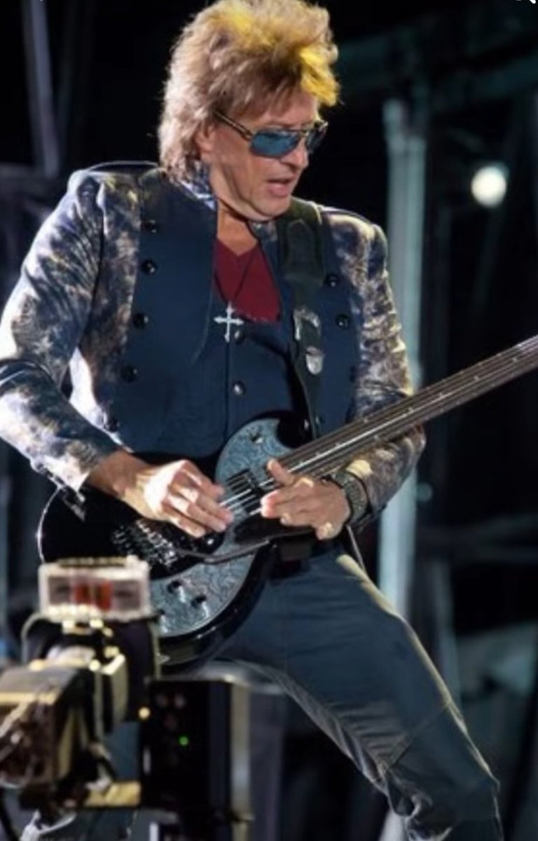GolbaCarolyn's tweet photo. It's a great night in Phoenix. Heading back to West Yellowstone early in the morning. Had an incredible time with my sweetheart. Never give up on love. #OneLightBurning Good night everyone. ❤️✌️🫶 @TheRealSambora https://t.co/fYdqgpnc0a