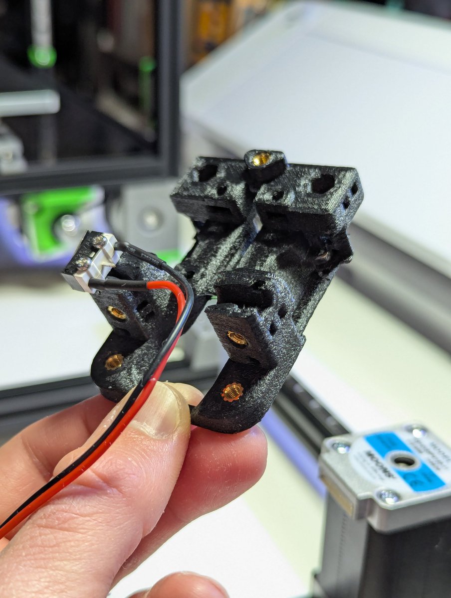 Substratum3D's tweet image. Mmm, @SirayaTech PET-CF looks good on this #xol carriage 

#3DPrinting #engineeringmaterial