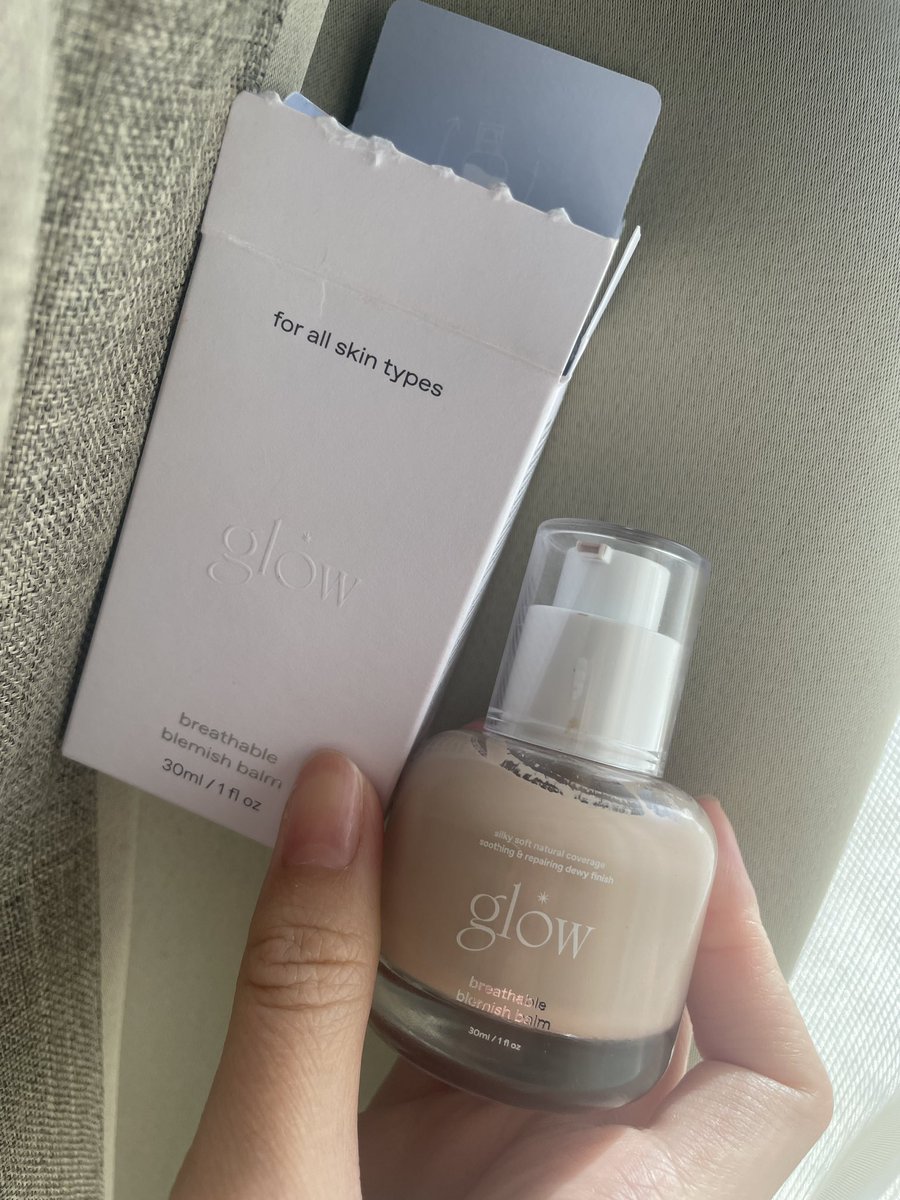 unikuepurr's tweet photo. ส่งต่อเครื่องสําอาง Glow Breathable Blemish Balm สี #one เหมาะกับคนผิวขาว-ขาวเหลือง (ใช้ไป 3ครั้งเท่านั้นค่ะ) สั่งจาก official store เลย ขอส่งต่อ 600฿
#ส่งต่อคสอ #ส่งต่อเครื่องสำอาง #เครื่องสำอางมือสอง #glowbb #พรีเกาหลี #รองพื้นเกาหลี https://t.co/kNzhjwy0rk