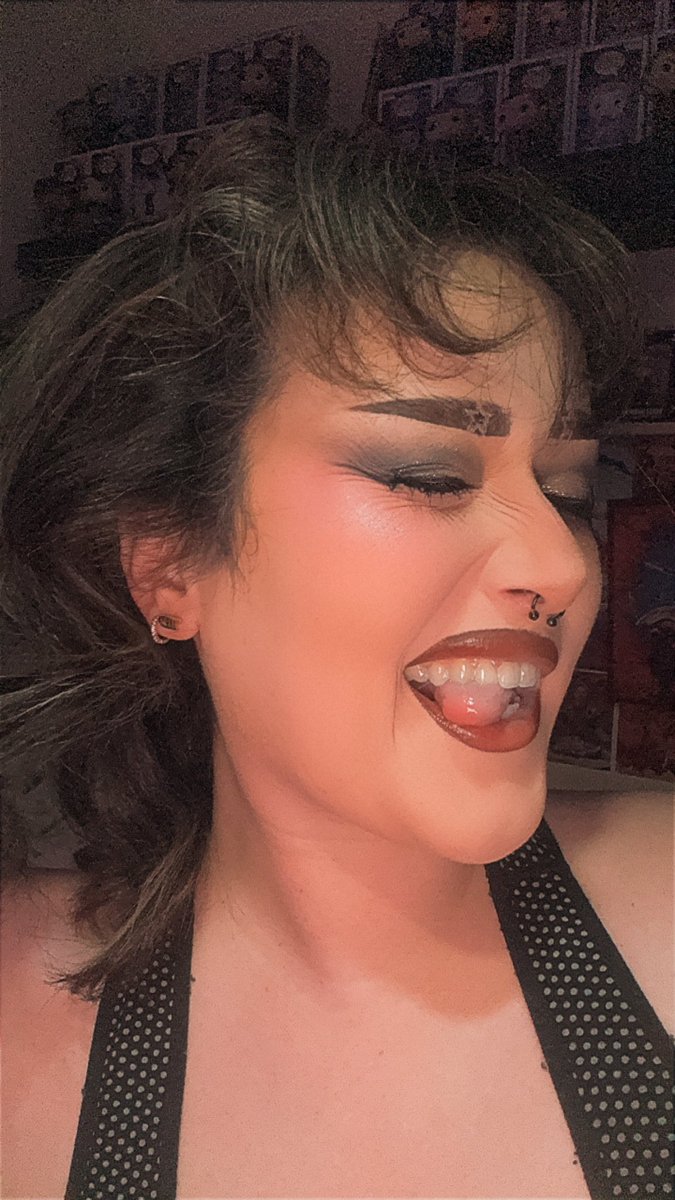 GreensittTalisa's tweet photo. Finally got my hair dyed grey 100%inspired by @pagetpaget obsessed with her hair #paget #pagetbrewster #emily #emilyprentiss #criminalminds #CriminalMindsEvolution https://t.co/HKuTrvnshU