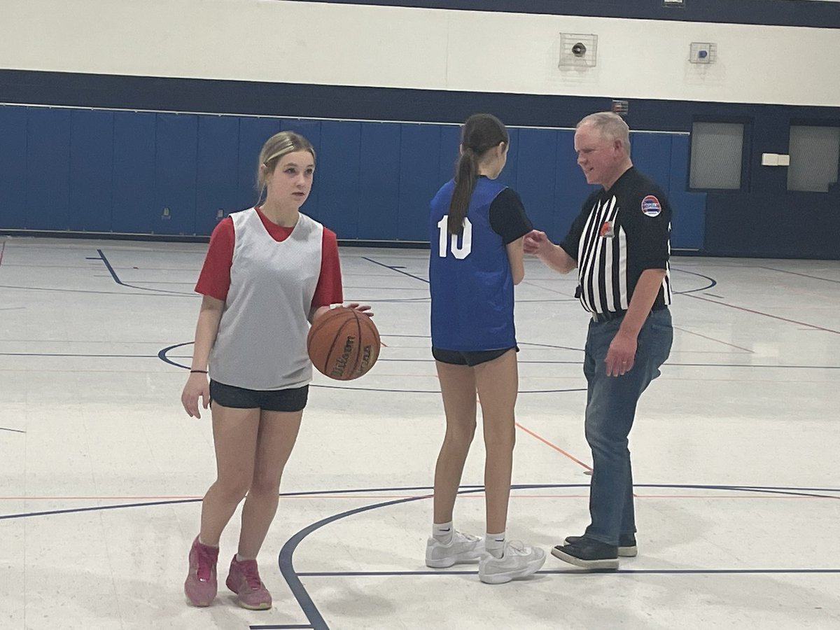 MAFoster1975's tweet photo. @HowellFeeder @fhladyvikingbb The Blue and Gold 7th grade girls receiving basketball wisdom from Steve Sullivan, hall of fame official.  We appreciate it, Sully!  @ScottFann9 @mel_fann5 https://t.co/YcMKeOIT11