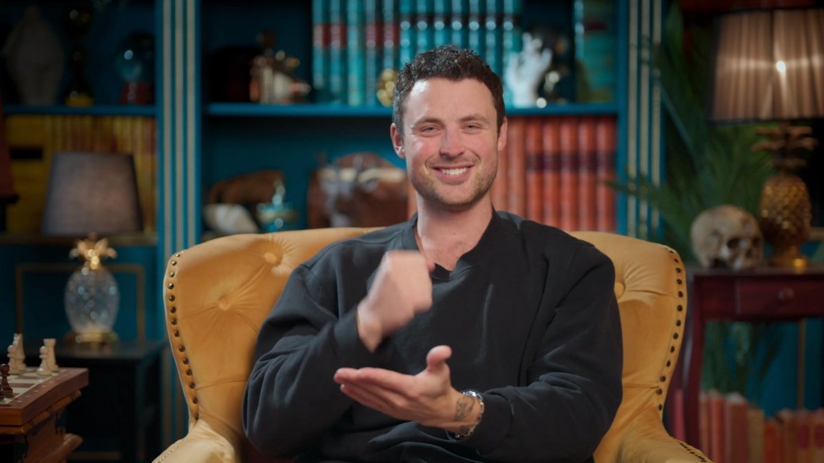 Of course my king is a rock paper scissors savant. What can't he do? #TheTraitorsUS