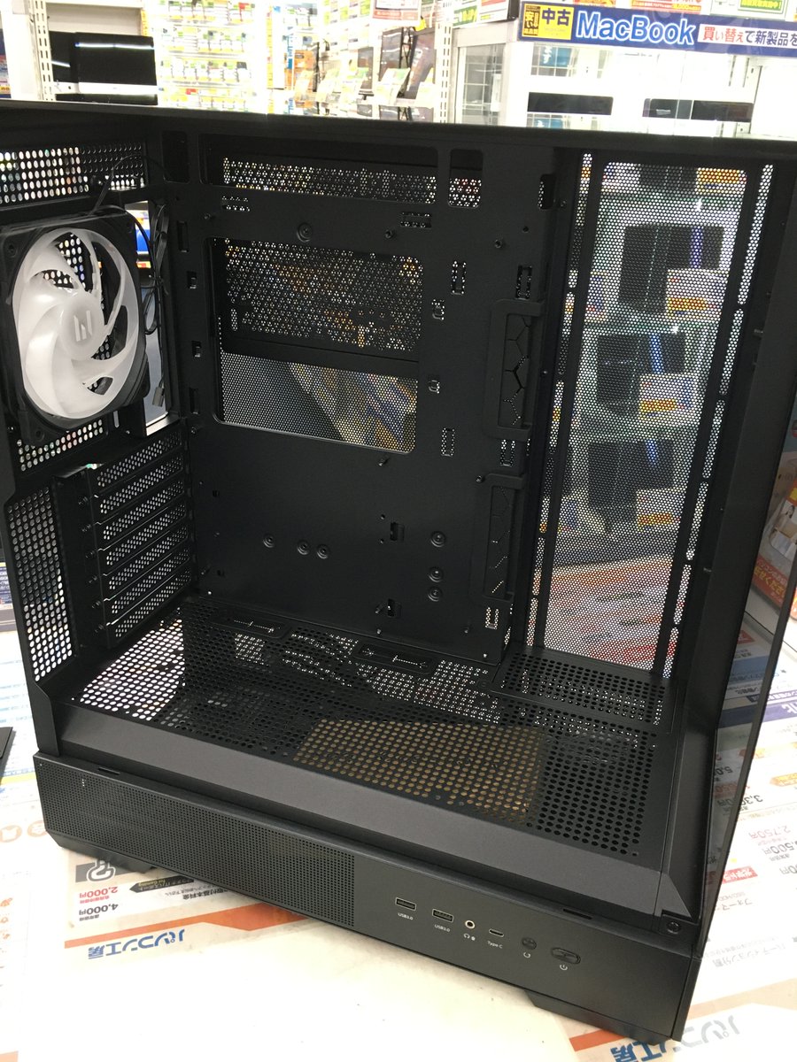 🎉本日、新発売のPCケース🎉 3面に強化ガラスパネルを採用した