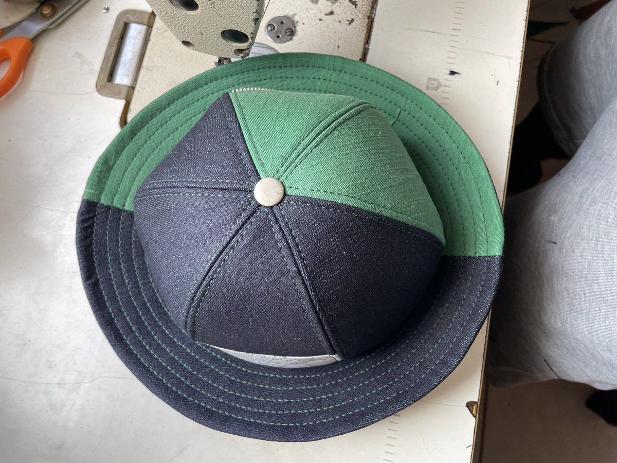 bludenim_'s tweet photo. SKA LATLHANG DI JEAN 👖TSEO BATHONG 🙏🏽 

  “CREATIVE UPCYCLING AT ITS BEST “  LETS SAVE YOUR FAVOURITE PAIR 👌🏾😀

Check more of my work on Instagram @Bluedenimgear 🔥

WhatsApp for your Custom Order : 0670740639

#Mayeni Mayeni https://t.co/IvRtRaI1Mh