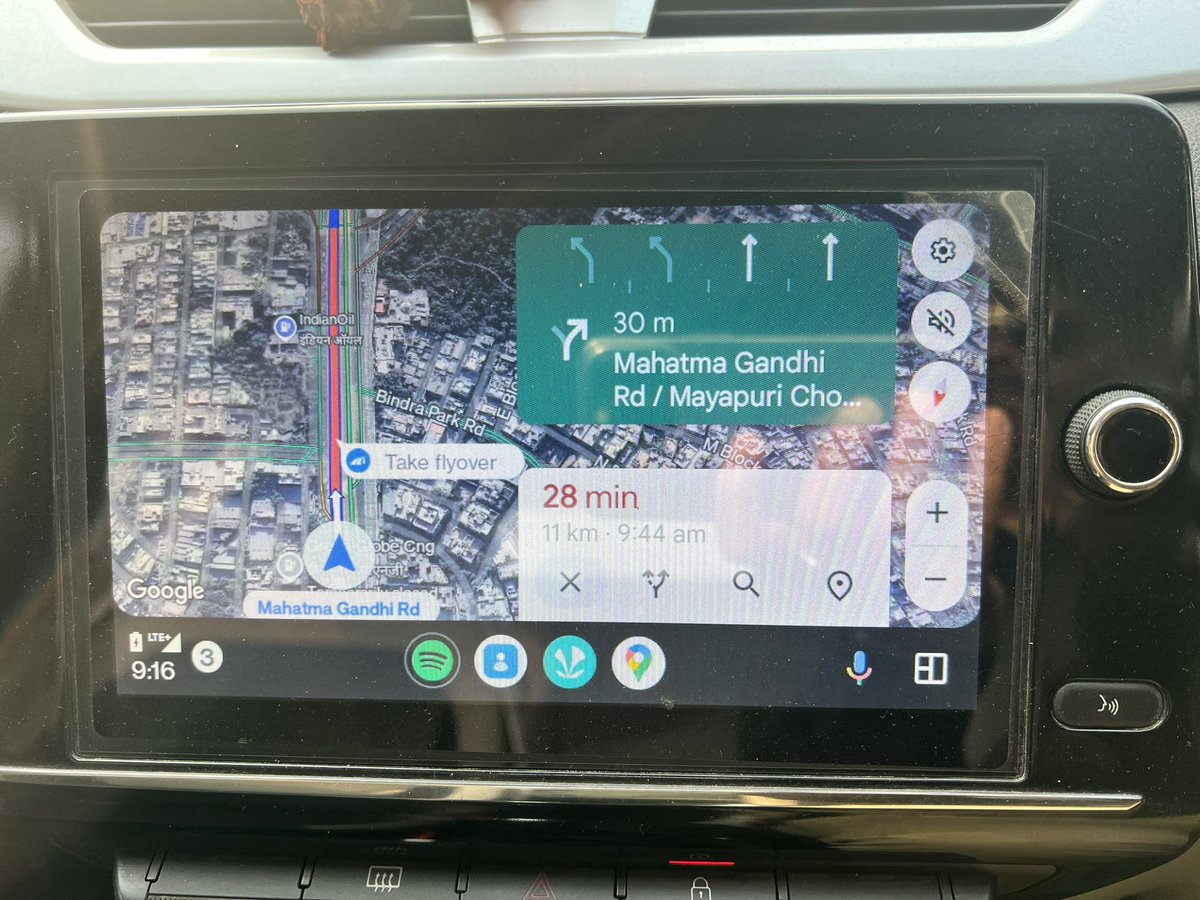 Shaan7755's tweet photo. Remember #7 
@dtptraffic daily #TraffAlert at road due to breakdown of a commercial vehicle.
Huge traffic and no one to correct for hours https://t.co/5S0FOFnZxB