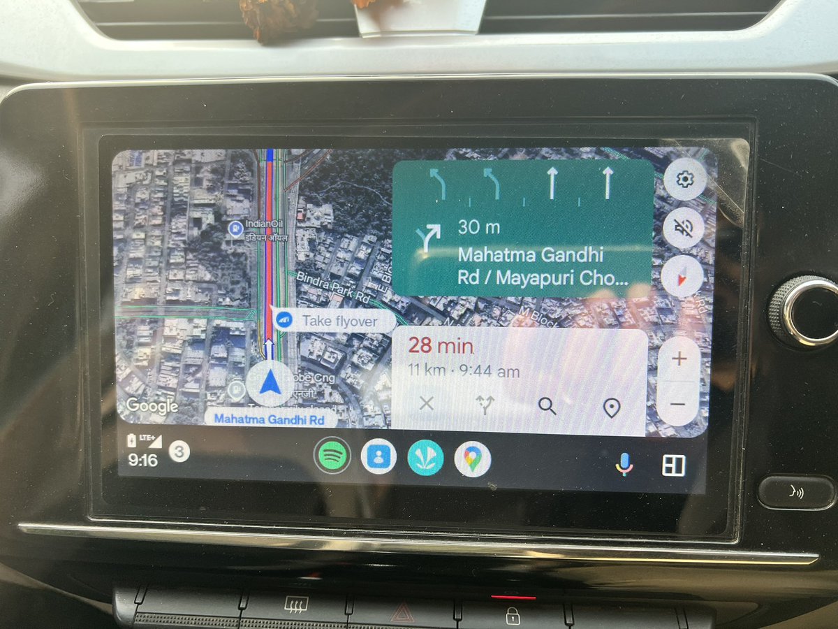 Shaan7755's tweet photo. Remember #7 
@dtptraffic daily #TraffAlert at road due to breakdown of a commercial vehicle.
Huge traffic and no one to correct for hours https://t.co/5S0FOFnZxB