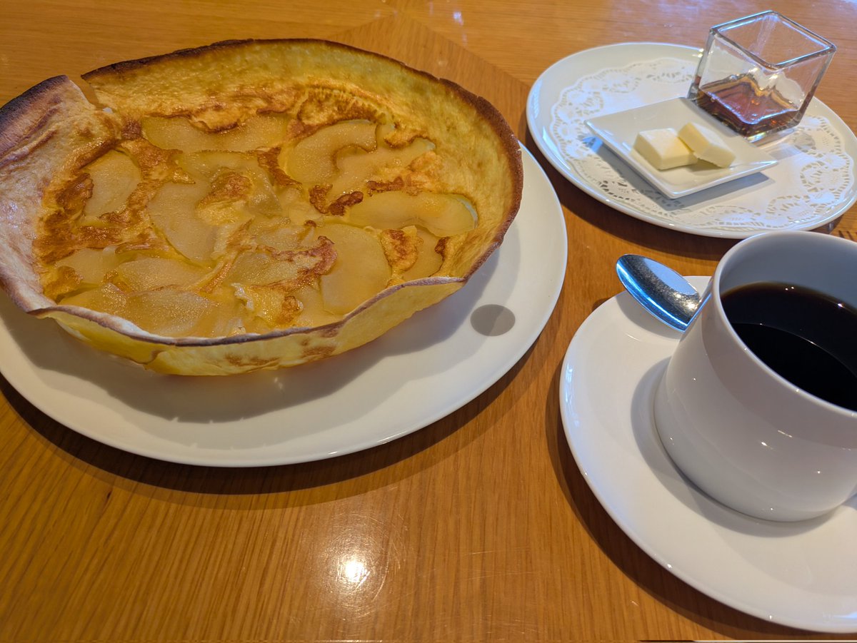 VsB59fdXuq8IqZ9's tweet photo. 行ってきました〜!
#パーコー麺 意外とさっぱりとして食べやすかったです😊
#ジャーマンアップルパンケーキ 見た目のインパクトだけでなく、アツアツ焼きリンゴの香りがリンゴ好きにはたまりません🤤
幸せをありがとう、淳くん🥰😆🥰
#山本淳一
#聖地淳礼
#ザ・キャピトルホテル東急
#ORGAMI https://t.co/os9r9fKq1L