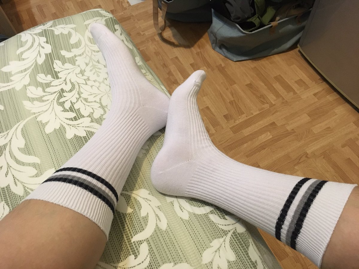 蛇年的第一po條紋白襪