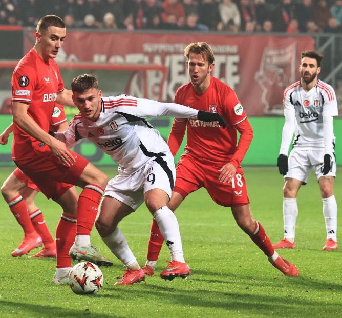 ercudk11's tweet photo. Sana 10 milyon veren varsa anında paketler gönderirim senin şımarık hareketlerini kimse çekmek zorunda değil Burası Beşiktaş https://t.co/2EjJES6CPG
