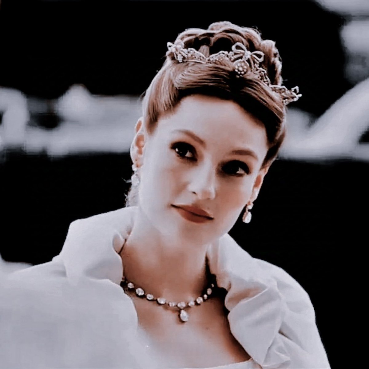 ᅟᅟᅟᅟ، ꪜ𝐨𝐥𝐜𝐚𝐧𝐢𝐜 𝐰𝐢𝐭𝐡 𝐞𝐥𝐞𝐠𝐚𝐧𝐜𝐞 tweet media