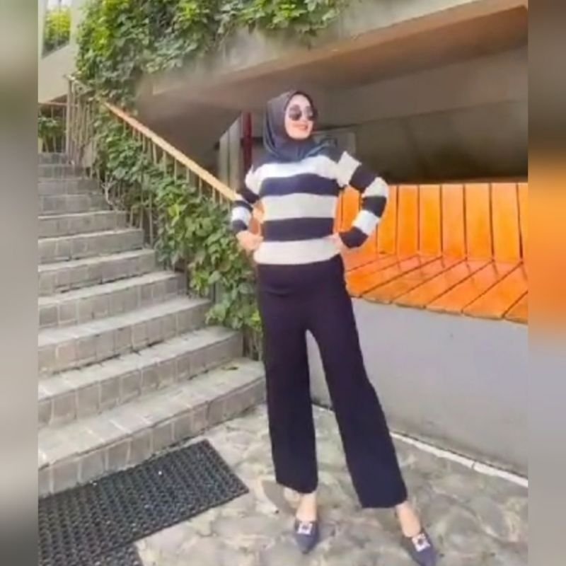 PulungArtha's tweet image. Tampil anggun dan stylish dengan One Set Celana Kulot yang nyaman dan elegan! Cocok untuk acara formal maupun santai 

Cek / Beli klik disini ⬇️
s.shopee.co.id/3foSfmAp6z

#RacunShopee #oneset #onesetmurah