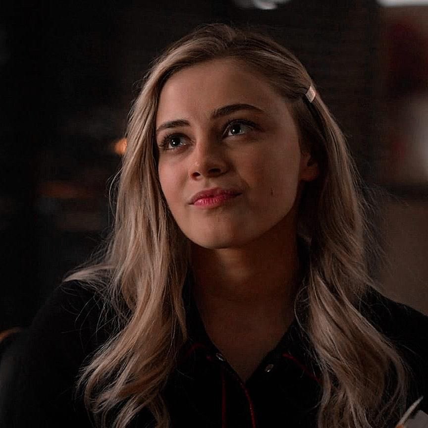 amicablebelle's tweet image. Okay, okay. Which should I use?