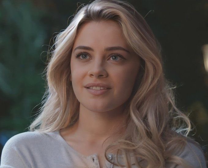 amicablebelle's tweet image. Okay, okay. Which should I use?