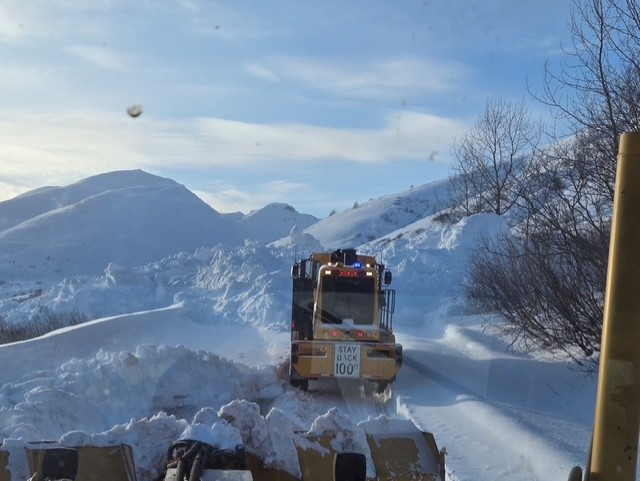 AlaskaDOTPF's tweet photo. #HatcherPass #AvalancheMitigation Update: 1/30/25 7:00 PM – The N. Palmer-Fishhook Rd./Hatcher Pass Rd will reopen to milepost 14 (Goldmint parking lot) sometime later tonight. The road will remain closed above milepost 14 for an extended timeframe to allow for the debris clearing work to continue. After a site visit today and initial efforts of removing debris, it is expected that the effort will take longer than a week to complete. We will likely have a more accurate estimate as time and work progress. Thank you for your patience while we continue to clear the road. Updates will be posted on the 511 system. https://t.co/j8WTKK2h7J Images of the helicopter mitigation mission and the beginning of digging out #KeepAlaskaMoving