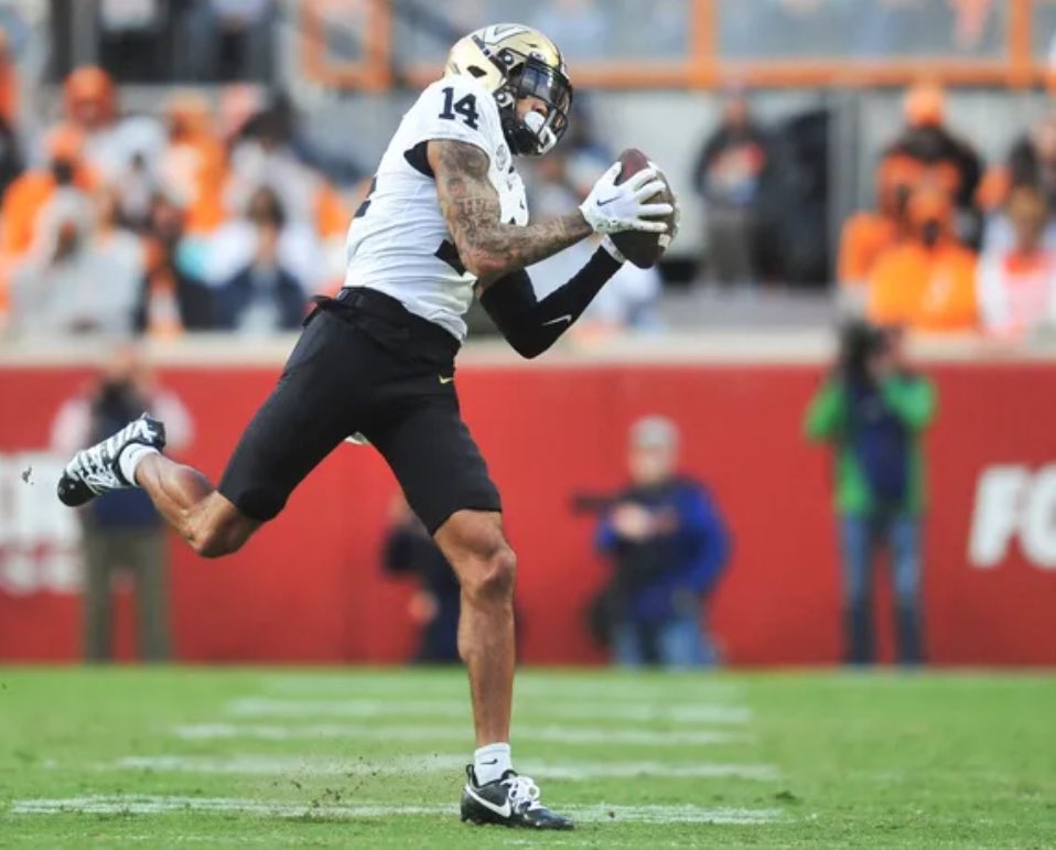 KahdenSmith's tweet photo. #AGTG I’m blessed &amp; honored to receive an offer from @VandyFootball 

Thank you @CoachAlexBailey 
 
@on3 @adamgorney @BrettGreenberg-
@RivalsFriedman @Rivals @UnderArmour @RecruitTheCrest @HHSPatsFootball
@HallTechSports1 @LemmingReport
@ChadSimmons_ @Alex_Mortensen_ https://t.co/RKp14otGG7