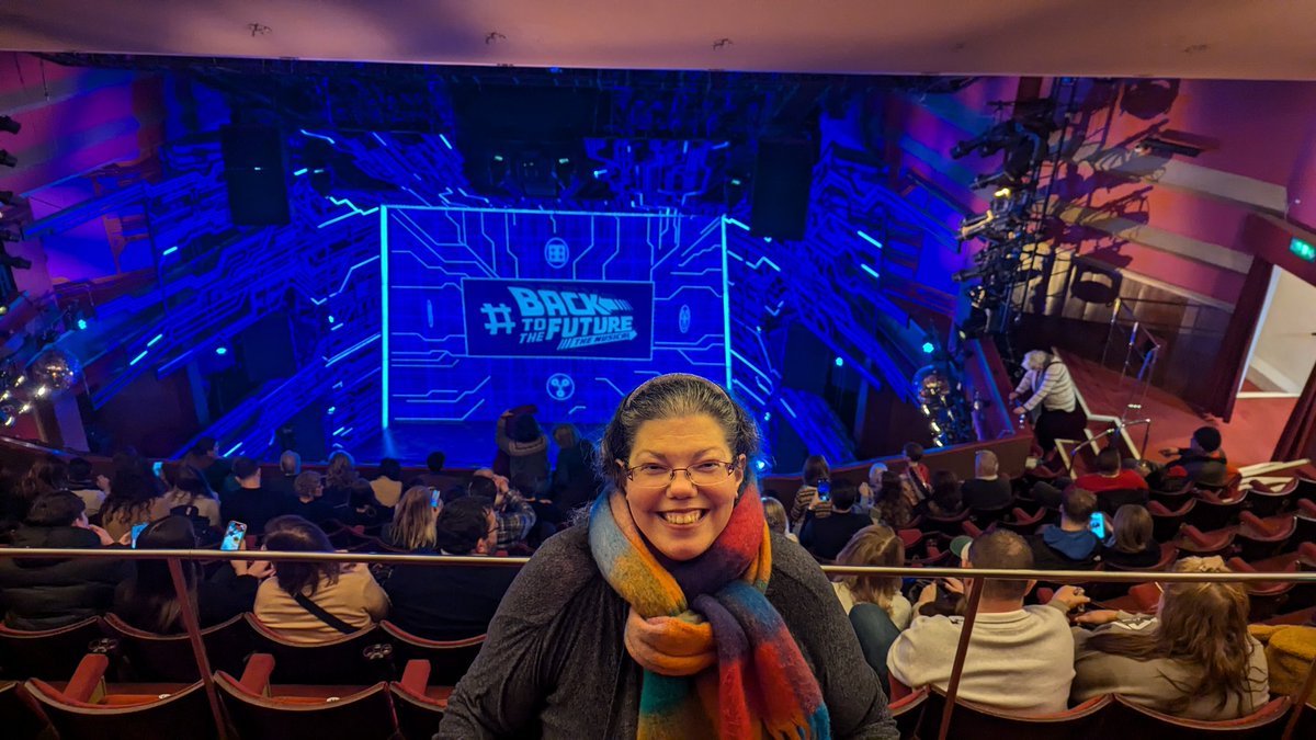 wendypeskett's tweet photo. #backtothefuture ... Love me a theatre show and it's even better when you can share it with an American friend. @mantha_camacho #FirstTimeInLondon https://t.co/FJe9kf56zI