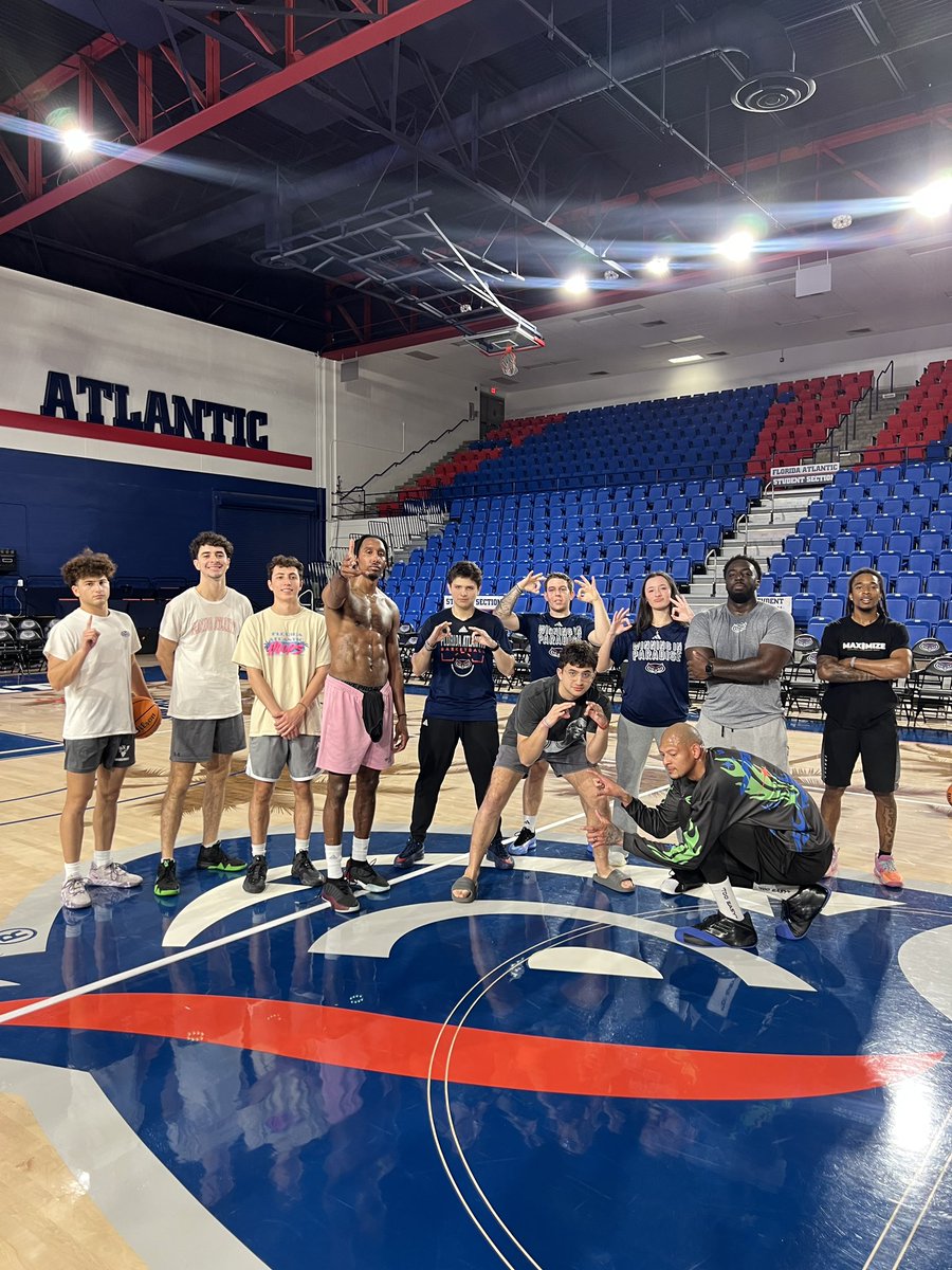 #18 FAU Men’s Basketball Managers tweet media