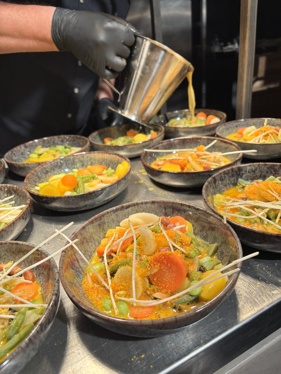 Philip van den Brand tweet media