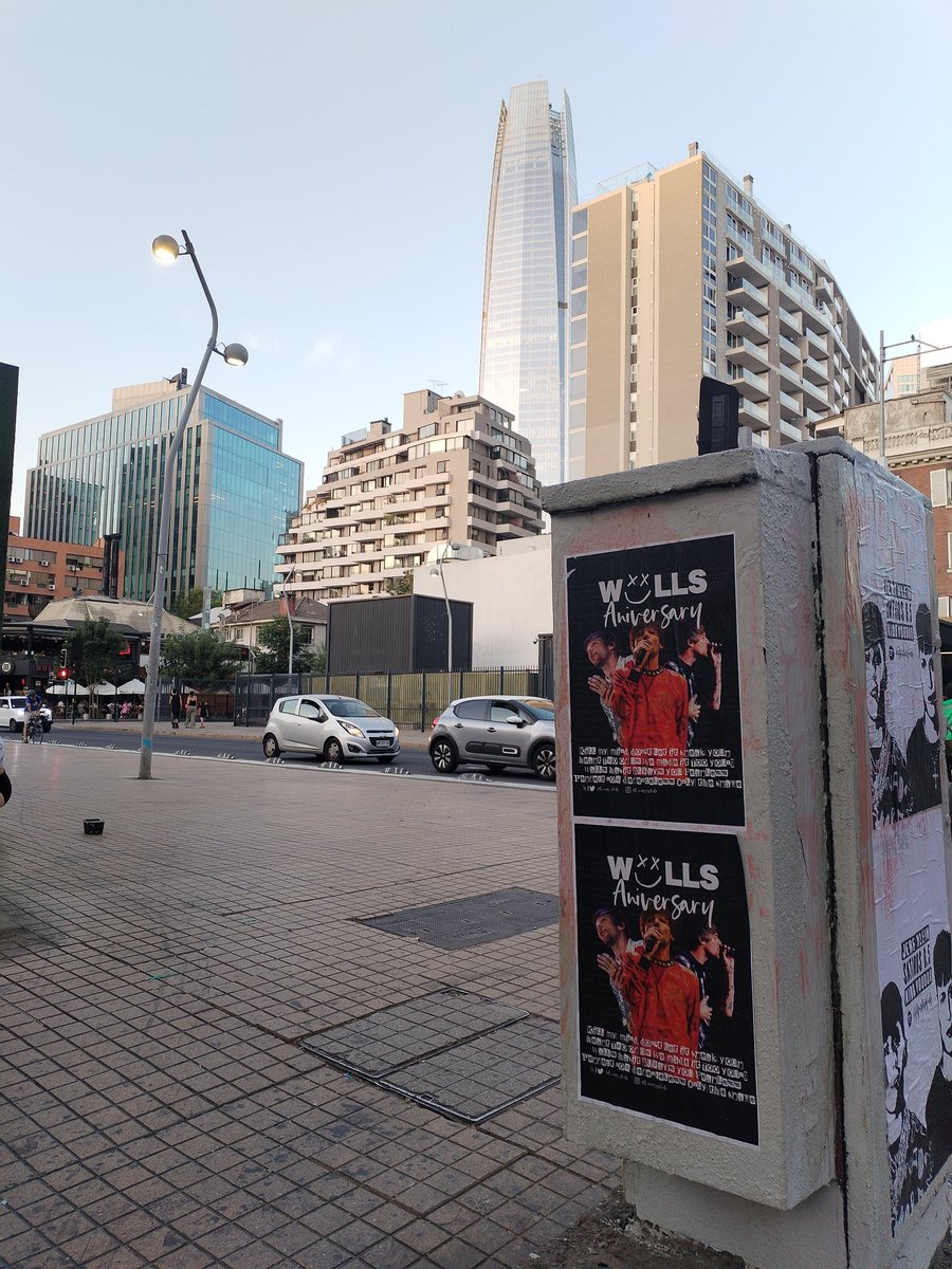 louies_chile's tweet photo. Hola, desde hoy se pueden empezar a tomar fotos con Louis por el aniversario de Walls en chile
La dirección es av Suécia 42 por la salida del metro los leones 🫰🏼
#Walls5
@Louis_Tomlinson @LTHQOfficial
@LT91Chile @LTWorldUpdates @Louies_latam https://t.co/76FmkvVLLn