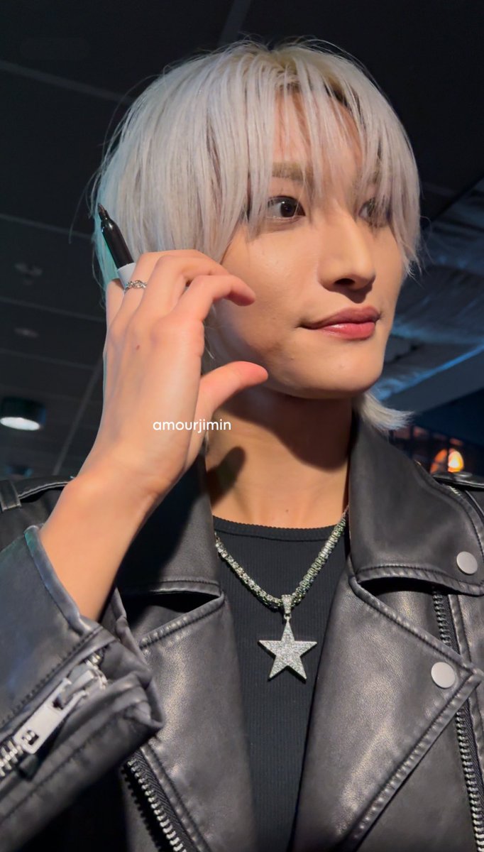 amourjimin's tweet photo. scariest moment of my life 

#ateezinmanchester #ateez #seonghwa https://t.co/HlBEMyeY9E