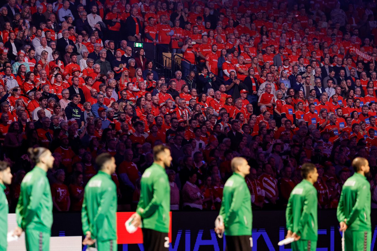 VansKHAM tweet media