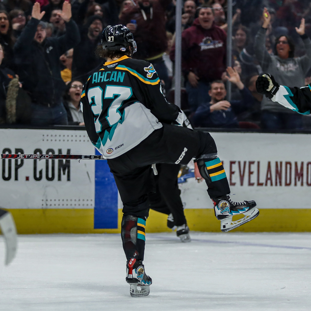 monstershockey's tweet photo. a lil #throwbackthursday for your Lumberjacks Weekend Eve 🪵 🦫

🎟️: https://t.co/JEFsSDlI9u

@medmutual | #JacksAreBack https://t.co/98J7HYsDzB