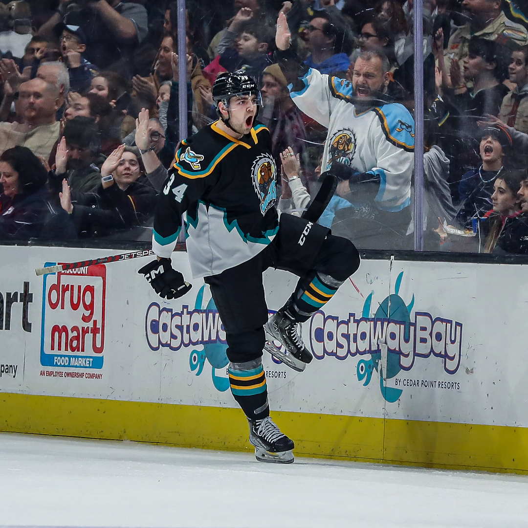 monstershockey's tweet photo. a lil #throwbackthursday for your Lumberjacks Weekend Eve 🪵 🦫

🎟️: https://t.co/JEFsSDlI9u

@medmutual | #JacksAreBack https://t.co/98J7HYsDzB