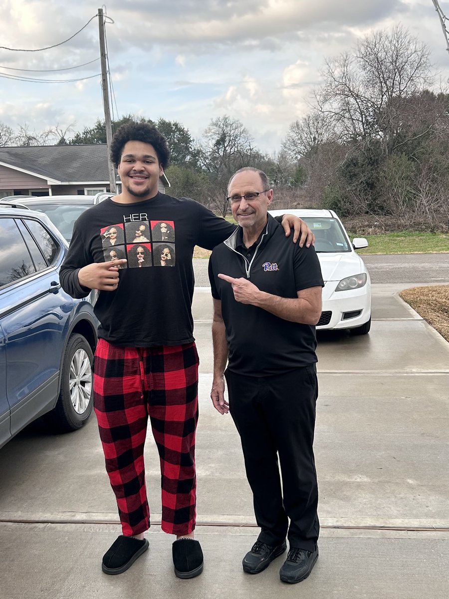 Day’jonMoore1 (@dayjonmoore71) on Twitter photo Had an amazing time with <a href="/BatesBacker/">Randy Bates</a> at the home visit! Thanks for coming out and meeting the family! #hailTopitt🙏‼️
<a href="/CoachDuzzPittFB/">Pat Narduzzi</a>
<a href="/Zone22_JLR/">Justice Rawlins</a> Had an amazing time with <a href="/BatesBacker/">Randy Bates</a> at the home visit! Thanks for coming out and meeting the family! #hailTopitt🙏‼️
<a href="/CoachDuzzPittFB/">Pat Narduzzi</a>
<a href="/Zone22_JLR/">Justice Rawlins</a>