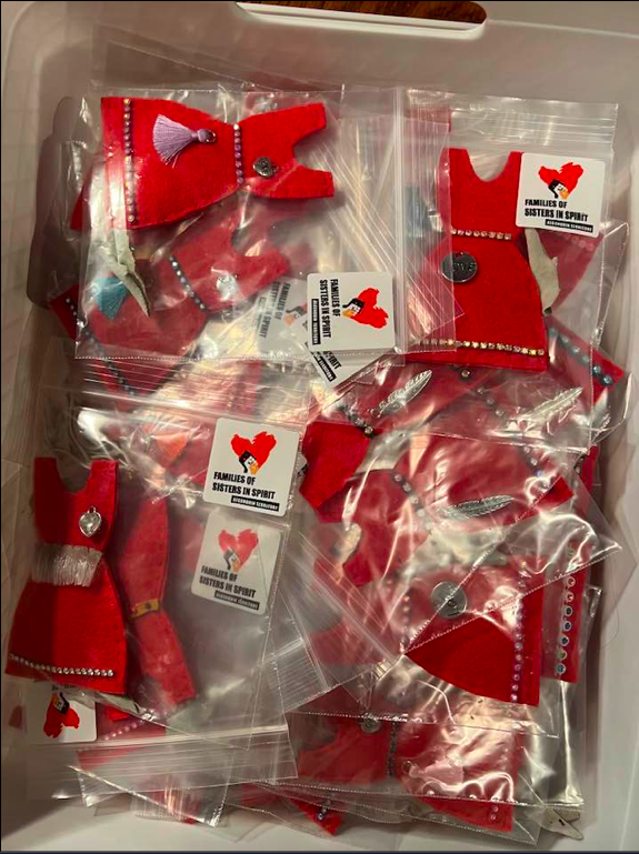 Famsisterspirit's tweet photo. Feb 14th, 2025 is coming up fast.
Please support us.
No More Stolen Sisters. #FSIS
Sage filled Red Dress or Orange T shirt PINS.
$25 each. 5 or more $20 each.
PM if interested ❤️ https://t.co/jsxnJP7z1s