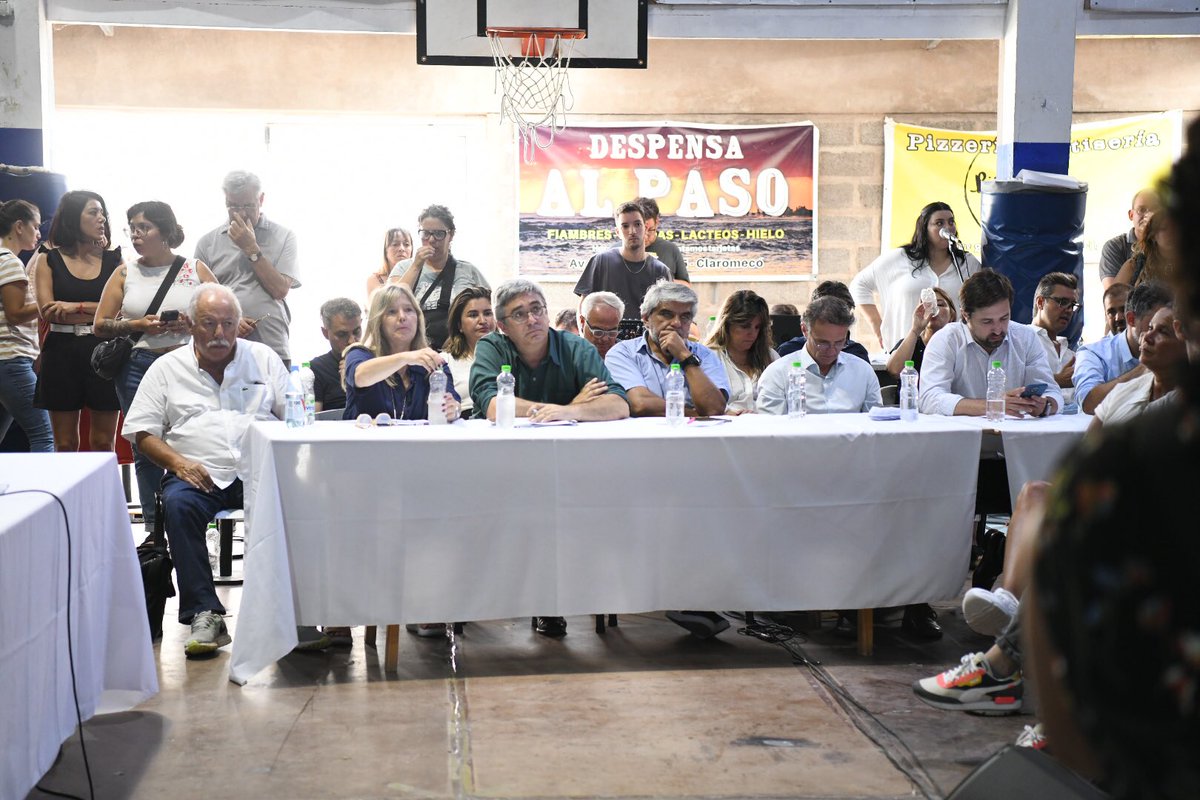 En Claromecó, con @kicillofok, compañeros/as del gabinete e intendentes tuvimos el segundo encuentro productivo del verano. 

Hablar mano a mano con los distintos sectores productivos no es una mera actividad: es nuestra forma de gestionar.

(+)