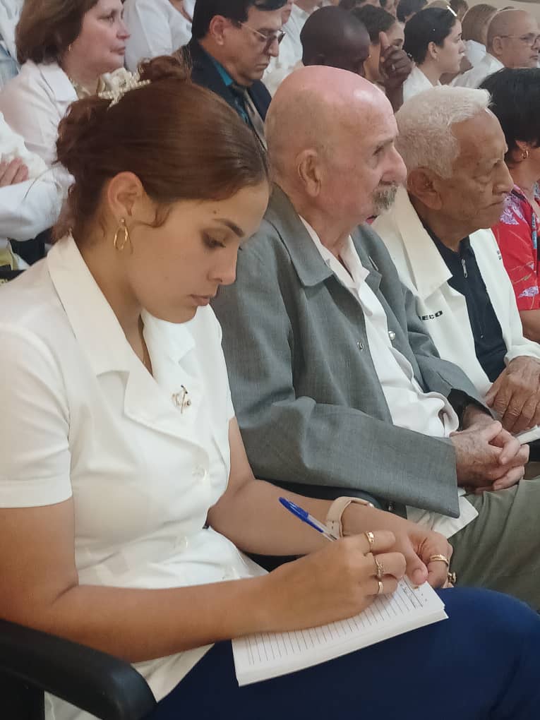 🗣A revertir indicadores negativos de 🏥 <a href="/DPSCfgos/">Dirección General Salud Cienfuegos</a> basado en la investigación, la cobertura y estabilidad de la atención médica en los consultorios y otros aspectos, para retomar los indicadores históricos de salud🩺, llamó <a href="/DrReinol/">Dr.C. Reinol Delfin García Moreiro</a>, viceministro del <a href="/MINSAPCuba/">Ministerio de Salud Pública de Cuba</a>.

#CubaPorLaVida