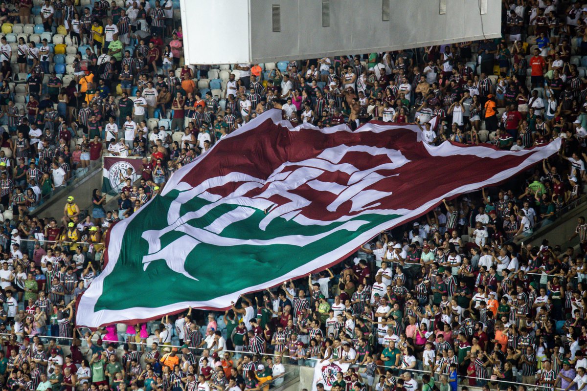 A única coisa que faz o Fluminense resistir a tudo, é a torcida. 

Falam que somos a torcida a mais reclamona do Brasil, imagina se não fossemos, esse clube já estava afundando a muito tempo. 

A torcida que reclama, é a torcida que sabe a história e o tamanho dessa instituição.