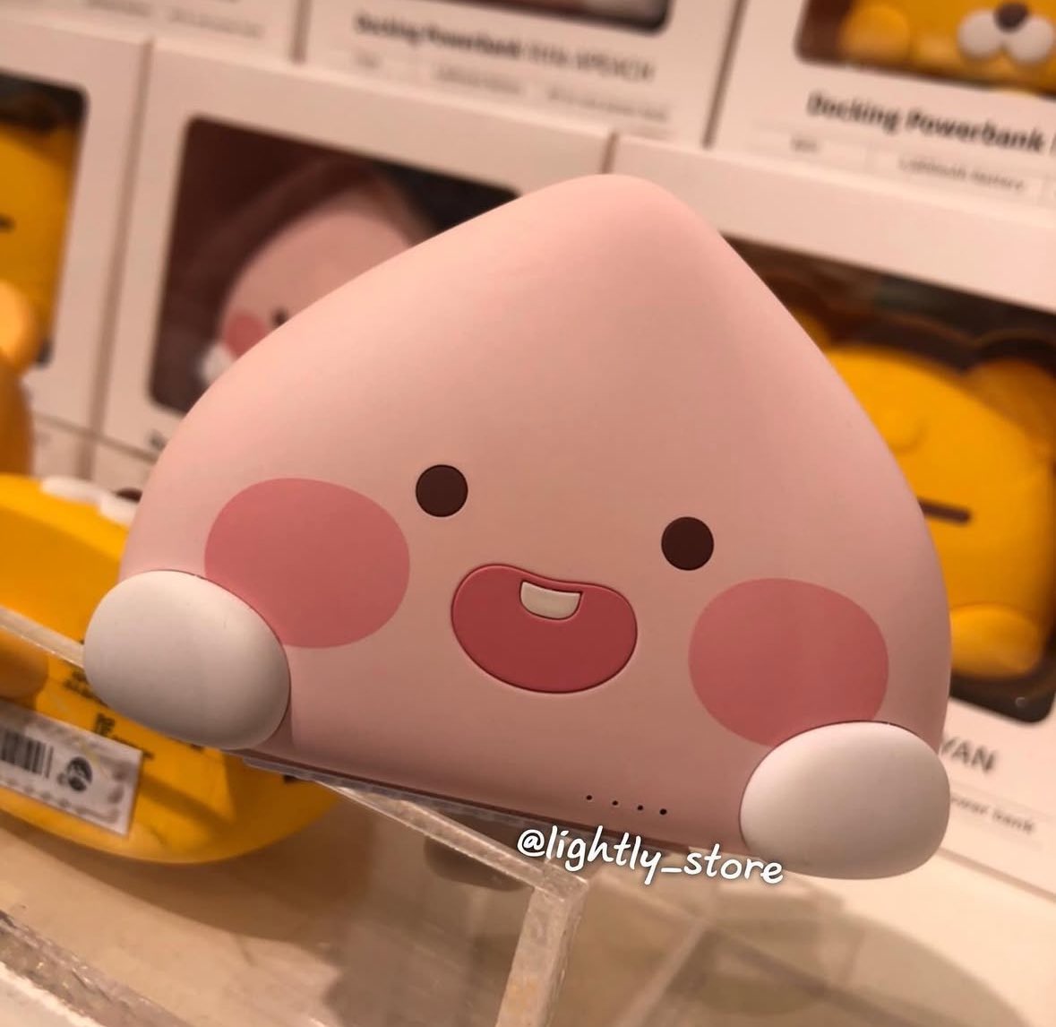 koreahit_store's tweet image. Kakao Friends ~ มาแล้ว Apeach Docking Powerbank 4800mAh #Ctype
💜พร้อมส่ง💜
Size : 8.7x7.6x4.4cm
Price : 1,890฿
สนใจสอบถามเพิ่มเติมได้ค่ะ
📱Line ID : @lightly_store
✔️รับประกันของแท้ 💯%
#kakaofriends #kakao #ryan #apeach #สินค้าจากเกาหลี   #พาว์เวอร์แบงค์ #powerbank