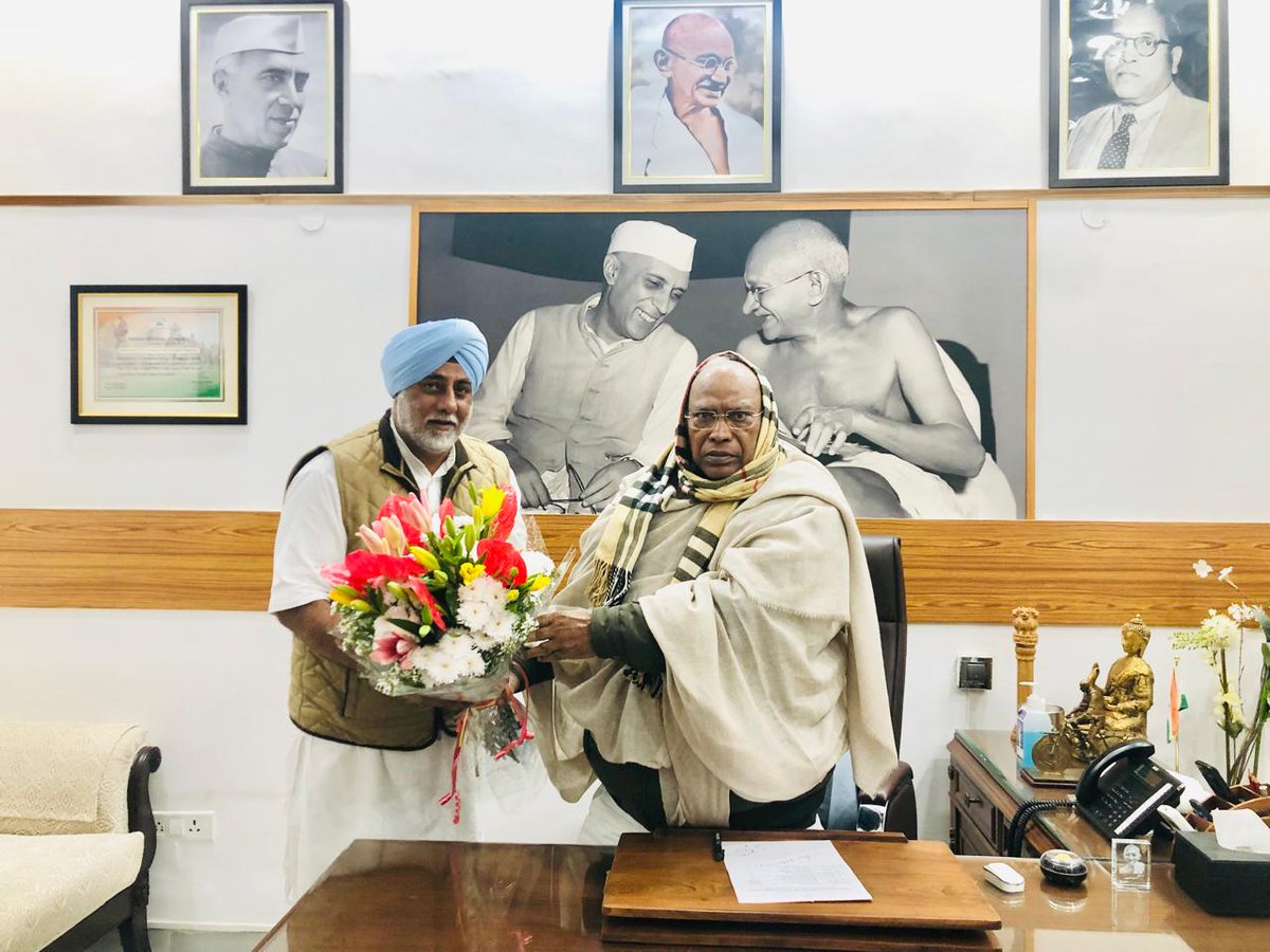 randeep_nabha's tweet image. AICC President @kharge जी से मुलाकात की और दिल्ली एवं पंजाब की राजनीति वारे में विचार चर्चा की @incindia @INCPunjab
regard @RANDEEP_NABHA (FORMER CABINET MINISTER OF PB) #DelhiElection2025 @Allavaru @LambaAlka @devendrayadvinc @Aloksharmaaicc @Dalvi_INC @GauravPandhi