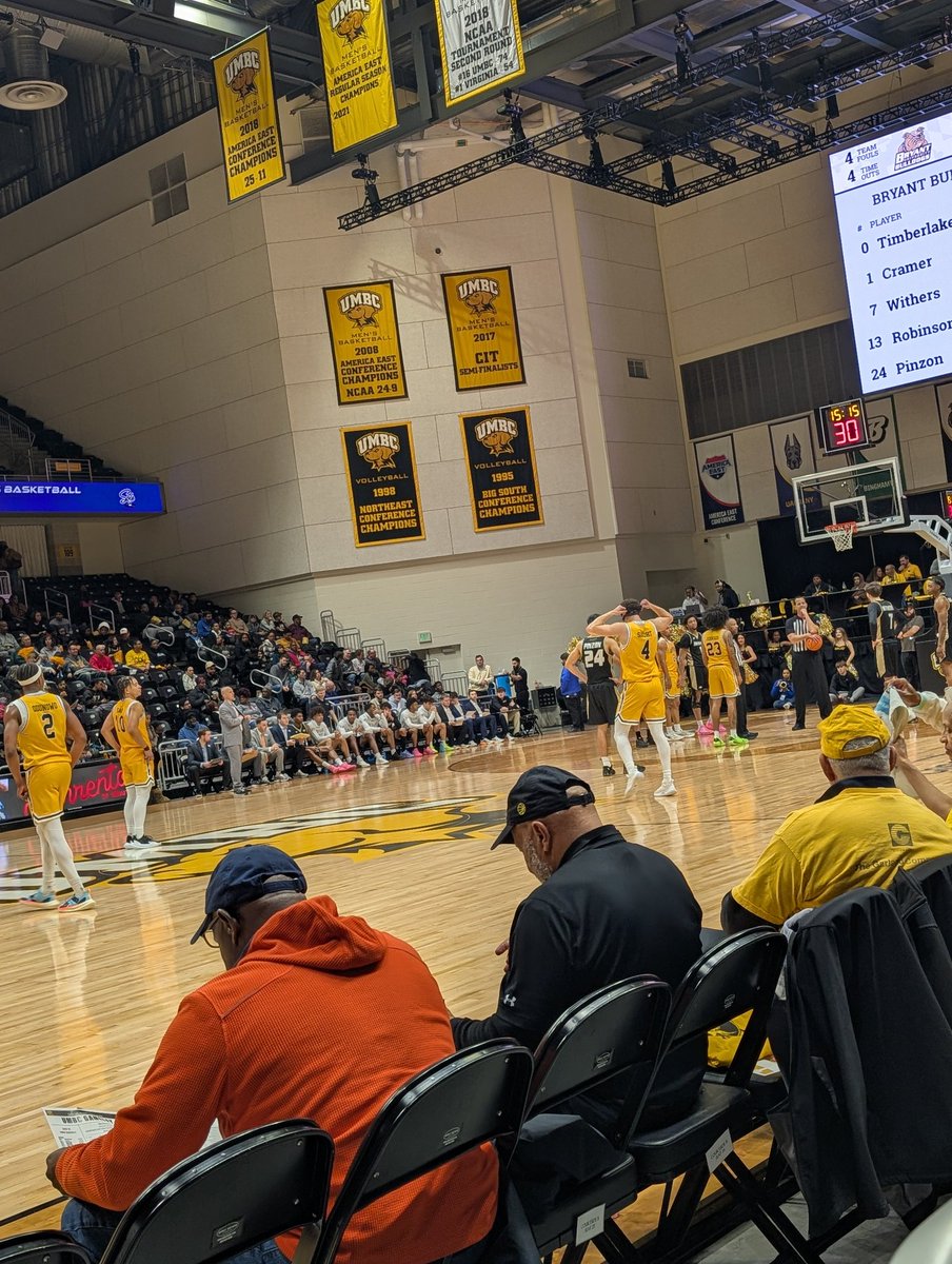 Let's go Dawgs! (Retrievers that is) <a href="/TCEonSGPN/">The College Experience</a> <a href="/TheColbyD/">Colby Dant</a> <a href="/Moneyline_Mac/">Ryan McIntyre</a> <a href="/NoahB77_/">Noah Bieniek (Bee-Nick)</a>