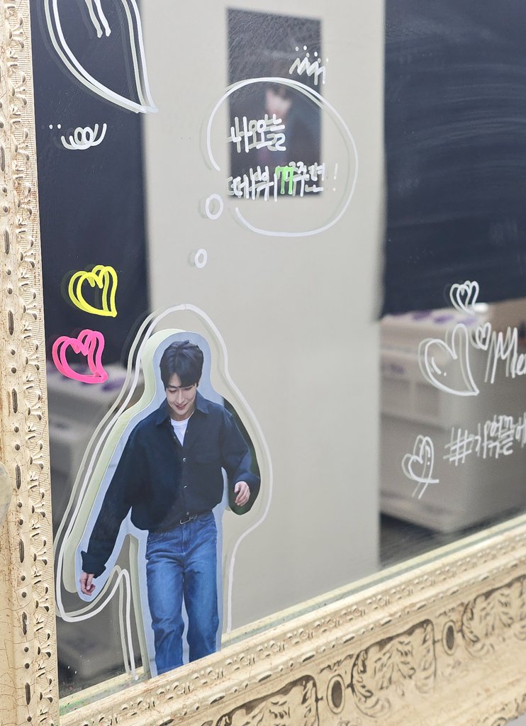 8_rocket_8's tweet photo. 연휴에 석쭌공연은 없었지만 석쭈니로 가득한 데서 네컷 찍고왔다✌️
#기억끝에_머무른_소년에게 
#Memoryof #석준7주년추카삥뽕 https://t.co/HsfYkAVViy