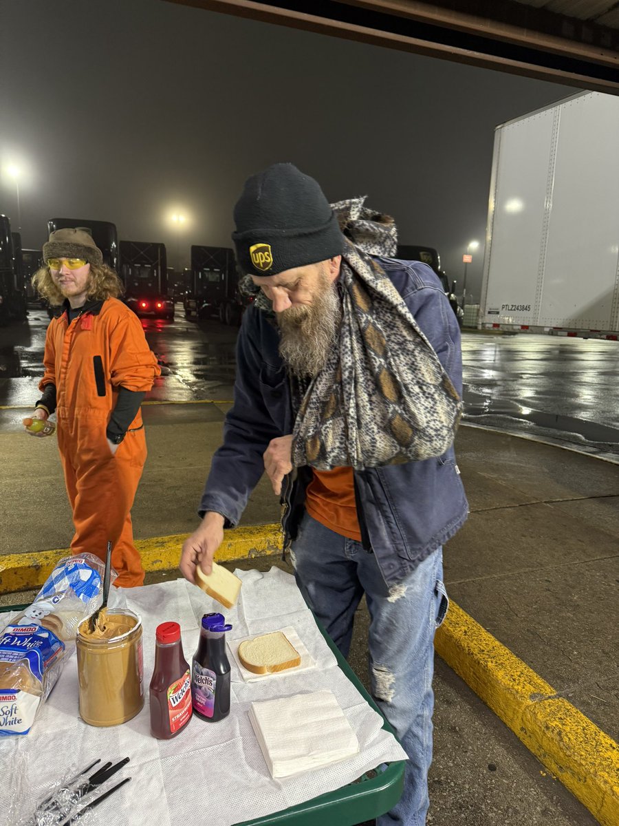 Last nights #WellnessWednesday activity, Peanut Butter &amp; Jelly. 

It was a struck by/against to demonstrate the difficulty of daily living skills with an injury.

Thank you to CHSP Co-Chair Barb, Wellness Champion Linda &amp; all of our volunteers who participated in the activity!