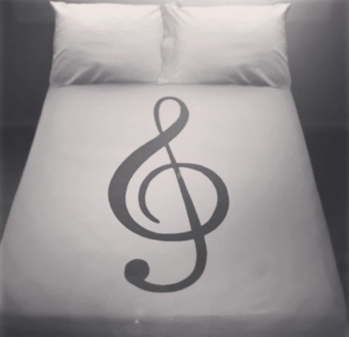 Horned_Sphere's tweet photo. This bed would be useful af for music lovers https://t.co/rdU1w6zcRD