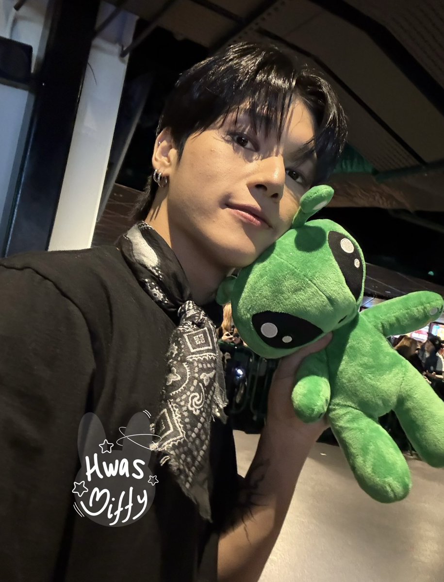 HwasMiffy's tweet photo. 250130 ATEEZ x IKEA alien 👽

#ATEEZinManchester #ATEEZinEurope #ATEEZ #TOWARD_THE_LIGHT_WILL_TO_POWER @ATEEZofficial #TOWARDS_THE_LIGHT https://t.co/tHfxd7C2E1