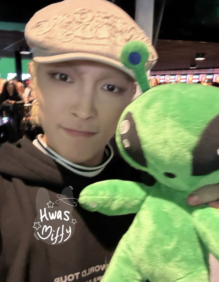 HwasMiffy's tweet photo. 250130 ATEEZ x IKEA alien 👽

#ATEEZinManchester #ATEEZinEurope #ATEEZ #TOWARD_THE_LIGHT_WILL_TO_POWER @ATEEZofficial #TOWARDS_THE_LIGHT https://t.co/tHfxd7C2E1